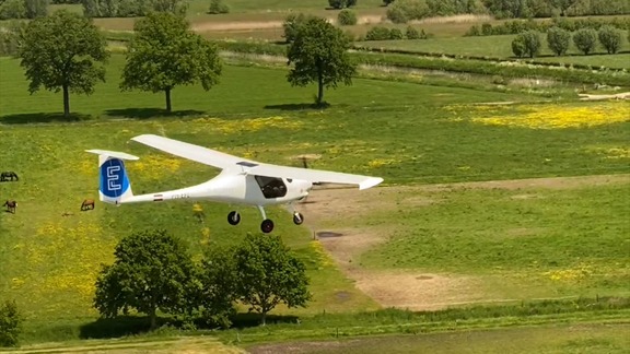 Electric flying Teuge