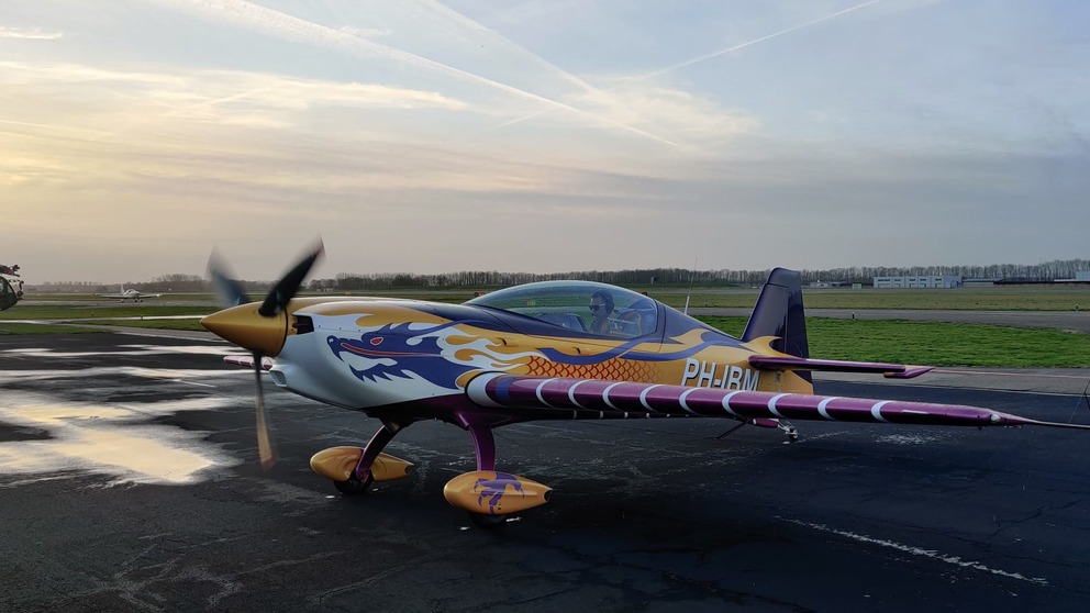 Aerobatics Extra 330 Lelystad