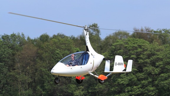 Flying a gyrocopter